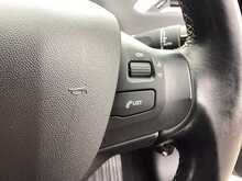 Peugeot 2008 PureTech Allure - U44506