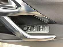 Peugeot 2008 PureTech Allure - U44506
