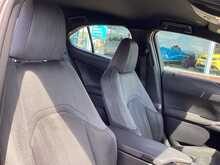 Lexus UX 300e - U44511