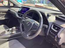 Lexus UX 300e - U44511