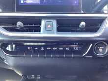 Lexus UX 300e - U44511