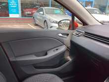 Renault Clio SCe Iconic - U44519