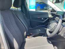 Peugeot 2008 PureTech Active Premium - U44541