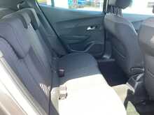 Peugeot 2008 PureTech Active Premium - U44541
