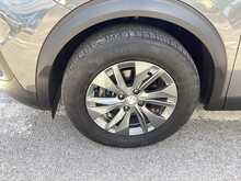 Peugeot 2008 PureTech Active Premium - U44541