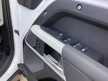 Land Rover Defender 110 SD4 SE - U44603