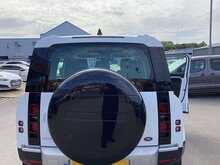 Land Rover Defender 110 SD4 SE - U44603