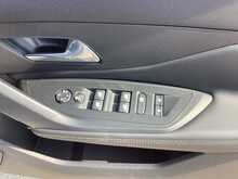 Peugeot 308 PureTech Active Premium - U44664