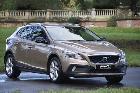 Volvo V40 Cross Country 2.0 TDI BlueMotion Tech GT Hatchback 5dr Diesel Manual Euro 6 (s/s) (150 ps)