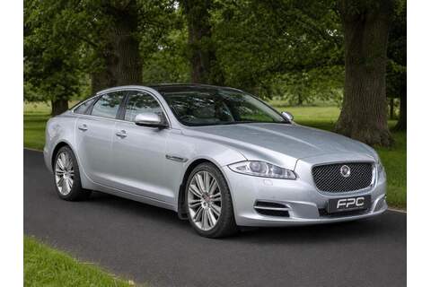 Jaguar XJ 2.5 300h F Sport Saloon 4dr Petrol Hybrid E-CVT Euro 5 (s/s) (223 ps)