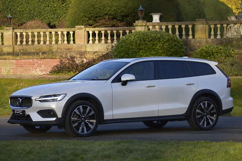 Volvo V60 Cross Country B4 MHEV - U814
