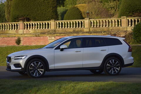 Volvo V60 Cross Country B4 MHEV - U814