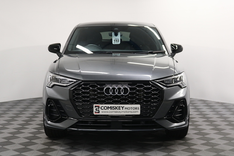 Audi Q3 TFSI CoD Black Edition - U13359