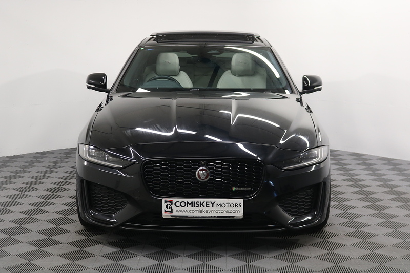 Jaguar XE D200 MHEV R-Dynamic Black - U13719