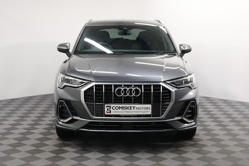 Audi Q3 TFSIe S line - U13817
