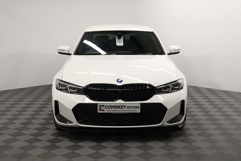 BMW 3 Series 330e M Sport - U14092