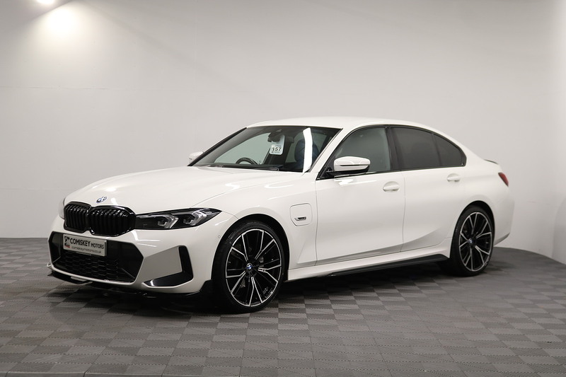 BMW 3 Series 330e M Sport - U14092