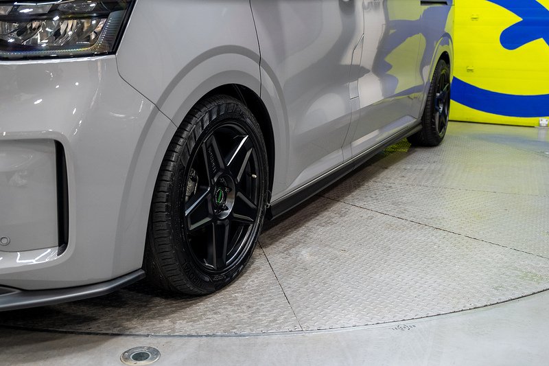 Volkswagen Transporter 2.0 T32 Diesel 150PS Auto 4MOTION KOMBI LWB - N5131