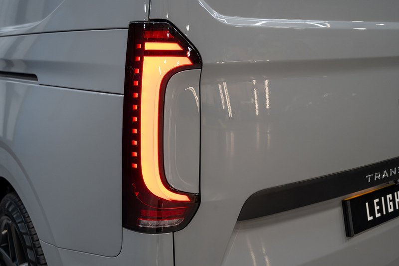 Volkswagen Transporter 2.0 T32 Diesel 150PS Auto 4MOTION KOMBI LWB - N5131