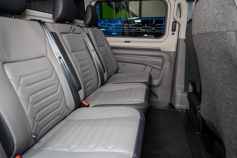 Volkswagen Transporter 2.0 T32 Diesel 150PS Auto 4MOTION KOMBI LWB - N5131