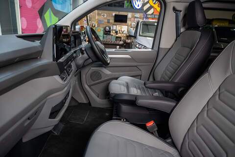 Volkswagen Transporter 2.0 T32 Diesel 150PS Auto 4MOTION KOMBI LWB - N5131