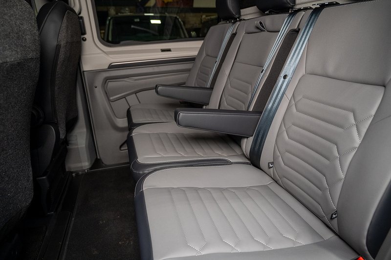 Volkswagen Transporter 2.0 T32 Diesel 150PS Auto 4MOTION KOMBI LWB - N5131