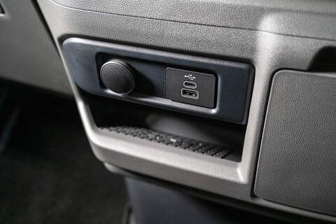 Volkswagen Transporter 2.0 T32 Diesel 150PS Auto 4MOTION KOMBI LWB - N5131