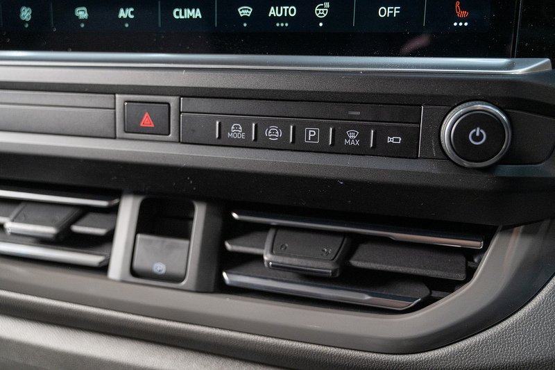 Volkswagen Transporter 2.0 T32 Diesel 150PS Auto 4MOTION KOMBI LWB - N5131