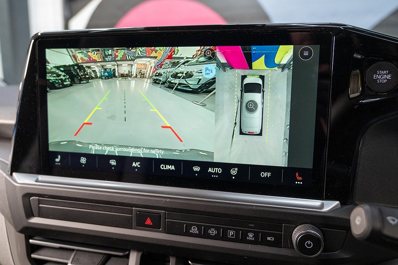 Volkswagen Transporter 2.0 T32 Diesel 150PS Auto 4MOTION KOMBI LWB - N5131