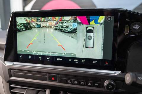 Volkswagen Transporter 2.0 T32 Diesel 150PS Auto 4MOTION KOMBI LWB - N5131