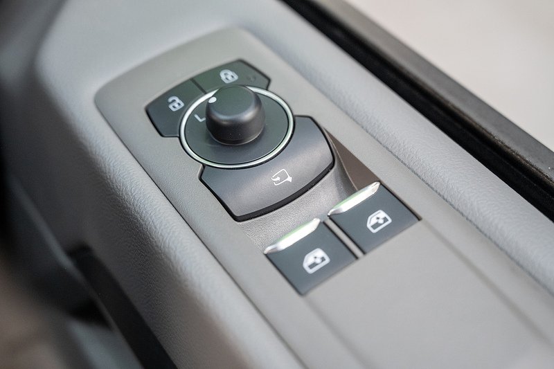 Volkswagen Transporter 2.0 T32 Diesel 150PS Auto 4MOTION KOMBI LWB - N5131