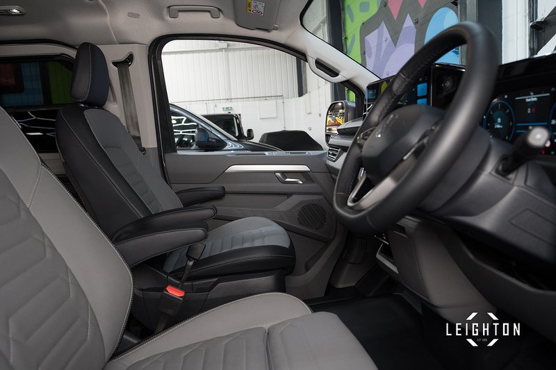 Volkswagen Transporter 2.0 T32 Diesel 150ps Auto 4Motion Kombi LWB - N5135