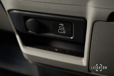 Volkswagen Transporter 2.0 T32 Diesel 150ps Auto 4Motion Kombi LWB - N5135