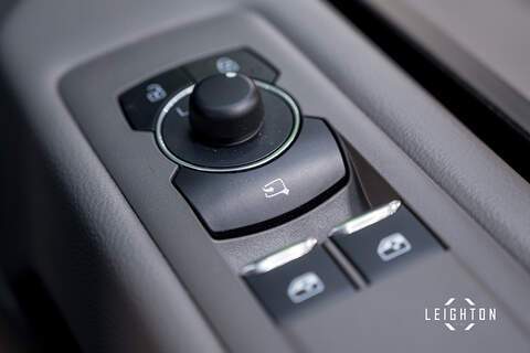 Volkswagen Transporter 2.0 T32 Diesel 150ps Auto 4Motion Kombi LWB - N5135