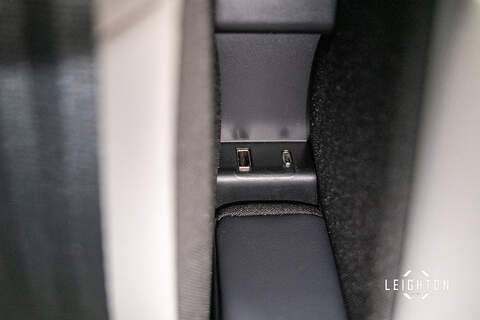 Volkswagen Transporter 2.0 T32 Diesel 150ps Auto 4Motion Kombi LWB - N5138