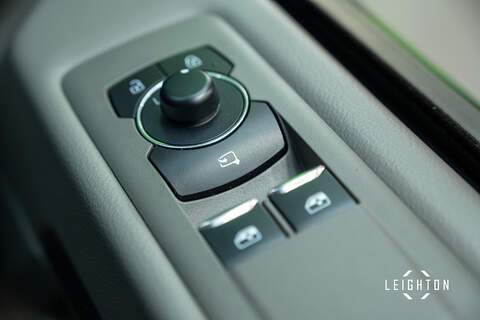 Volkswagen Transporter 2.0 T32 Diesel 150ps Auto 4Motion Kombi LWB - N5138