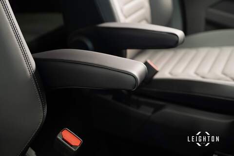 Volkswagen Transporter 2.0 T32 DIESEL 150PS AUTO 4M Kombi Van SWB - N5276