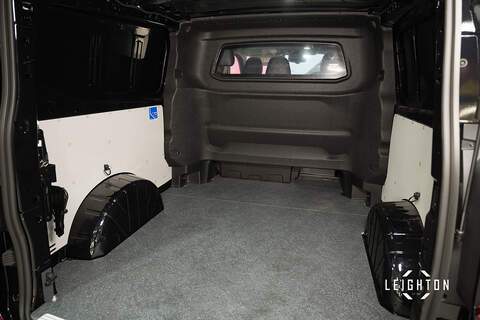 Volkswagen Transporter 2.0 T32 Diesel 170ps Auto Kombi Van LWB - N5280