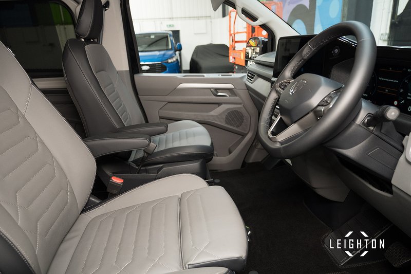 Volkswagen Transporter 2.0 T32 Diesel 170ps Auto Kombi Van LWB - N5280