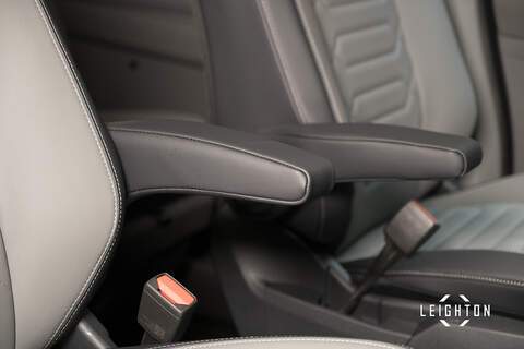 Volkswagen Transporter 2.0 T32 Diesel 170ps Auto Kombi Van LWB - N5280