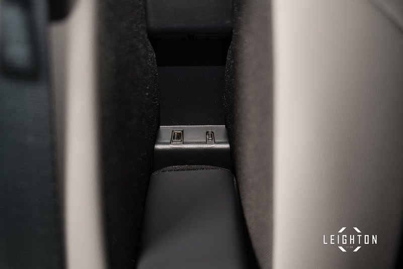 Volkswagen Transporter 2.0 T32 Diesel 170ps Auto Kombi Van LWB - N5280