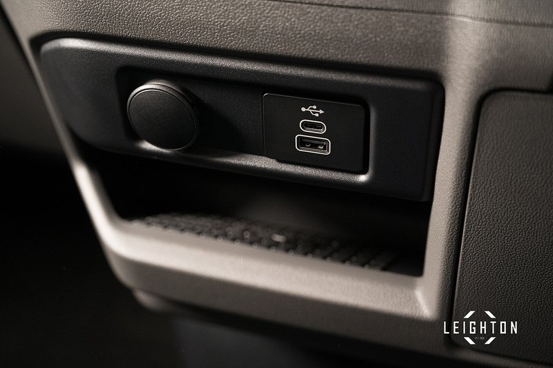 Volkswagen Transporter 2.0 T32 Diesel 170ps Auto Kombi Van LWB - N5280