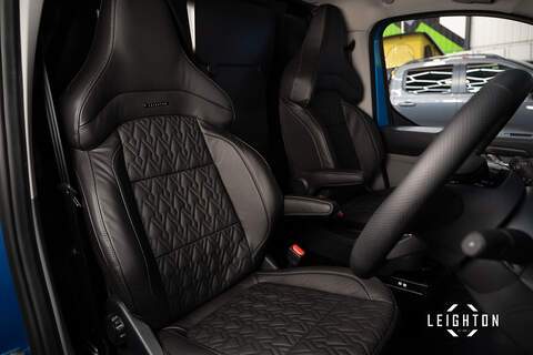 Ford Transit Custom 2.5L 320 PHEV 232ps Auto Panel Van L2 H1 - N5300