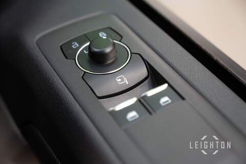 Ford Transit Custom 2.5 320 232ps PHEV Auto Double Cab L2 - N5405