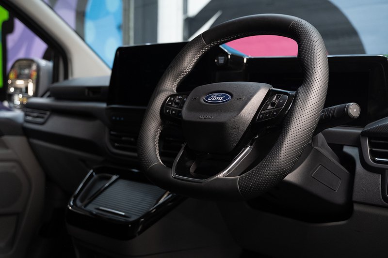Ford Transit Custom 2.5 320 PHEV 232ps Auto Double Cab L1 - N5602