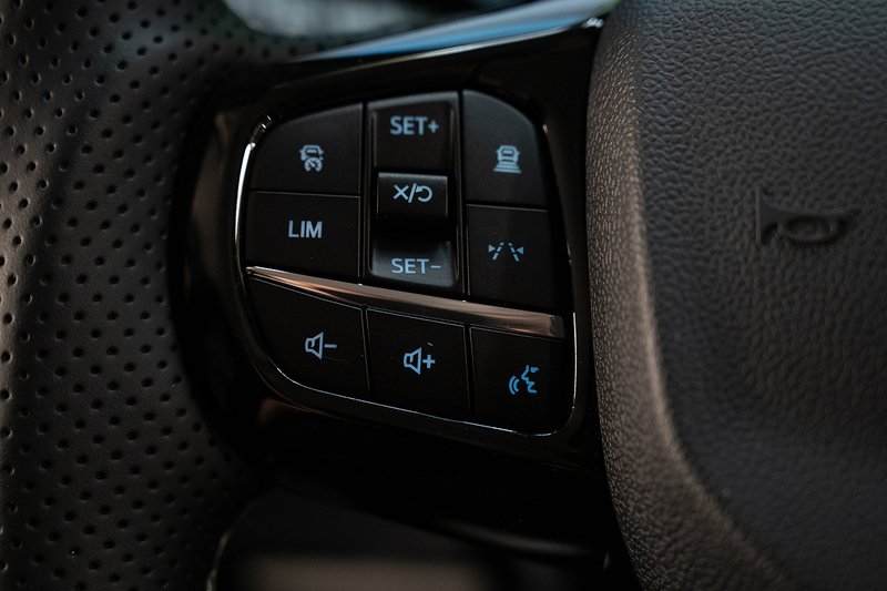 Ford Transit Custom 2.5 320 PHEV 232ps Auto Double Cab L1 - N5610