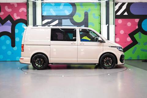 Volkswagen Transporter T6.1 T32 SWB 2.0BITDI 204PS DSG HIGHLINE KOMBI LV-R PACK - N5741