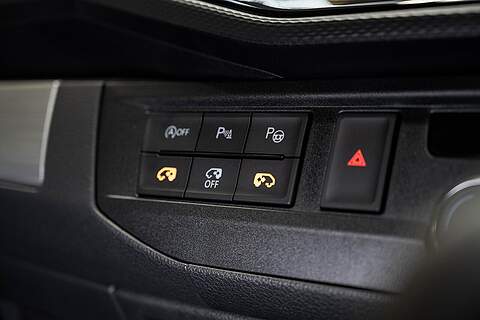 Volkswagen Transporter T6.1 T32 SWB 2.0BITDI 204PS 4-MOTION DSG HIGHLINE KOMBI LV-R PACK - N5820