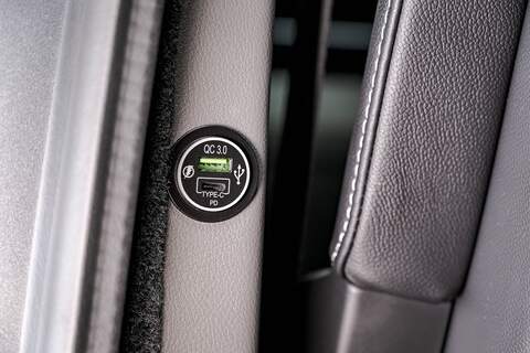 Volkswagen Transporter 2.0 T32 Diesel 204PS DSG 4MOTION Kombi SWB - N5871