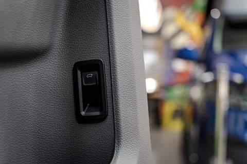 Volkswagen Transporter 2.0 T32 Diesel 204PS DSG 4MOTION Kombi SWB - N5871